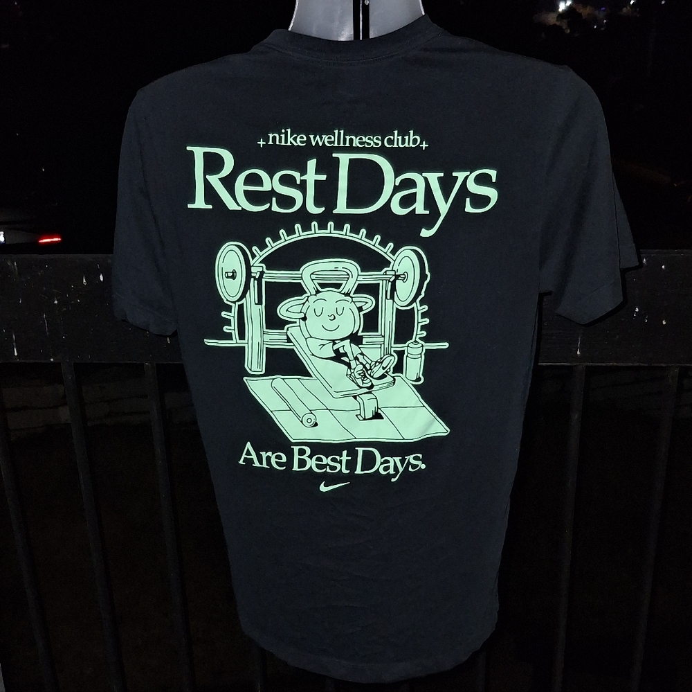 NIKE WELLNESS  Rest Days Are Best Days T Shirt Size Med